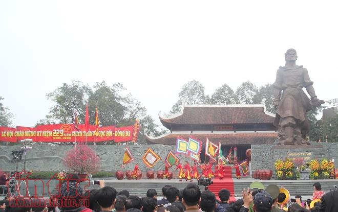 Hàng nghìn người về dự Lễ hội gò Đống Đa ảnh 5